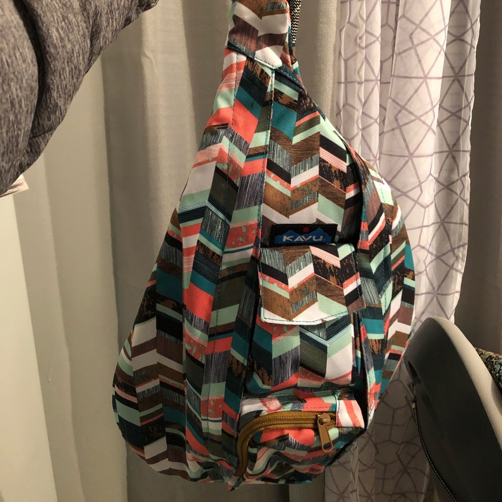Kavu cross shoulder bag.